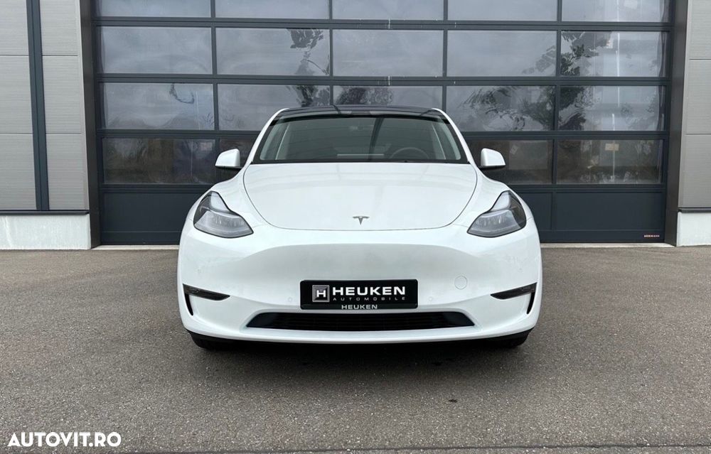 Tesla Model Y - 3