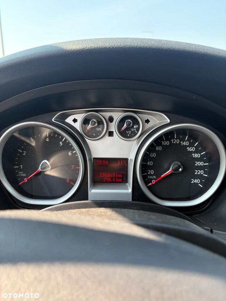 Ford Focus 1.6 Ambiente - 4
