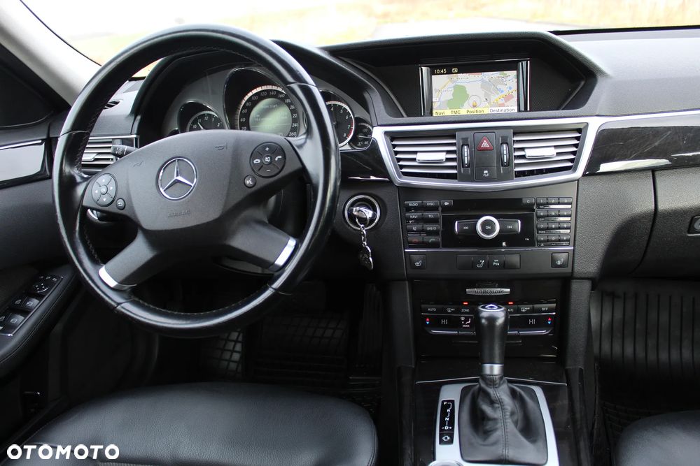 Mercedes-Benz Klasa E 250 CGI BlueEFFICIENCY 7G-TRONIC Avantgarde - 20