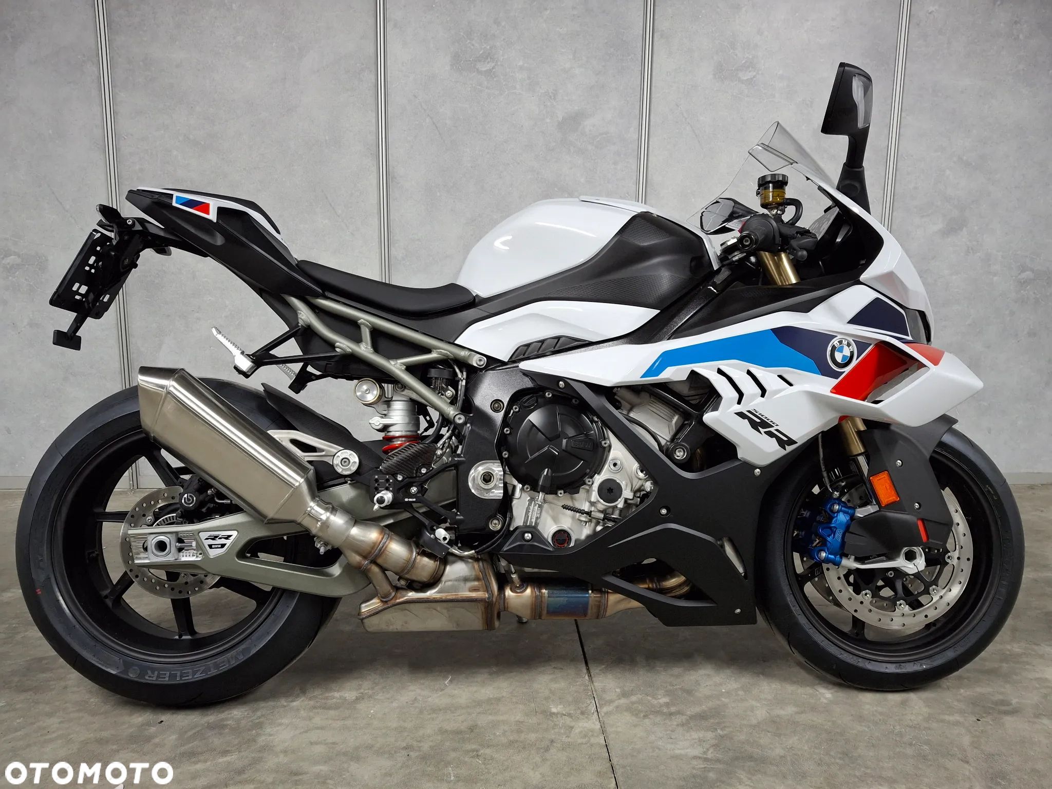BMW S - 1