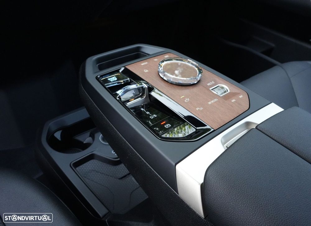 BMW iX xDrive 40 Pack Desportivo - 11