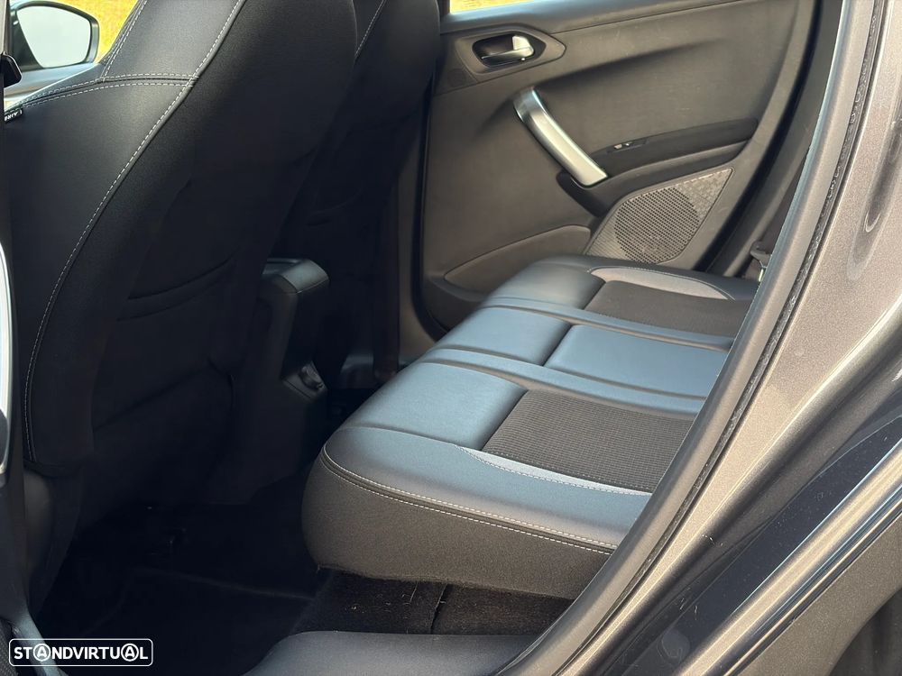 Peugeot 2008 1.2 PureTech Allure EAT6 - 24