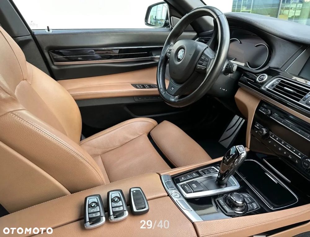 BMW Seria 7 750i L xDrive - 22