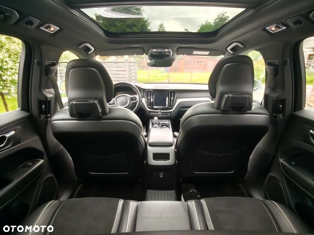 Volvo XC 60 T8 AWD Recharge Geartronic RDesign Expression - 27