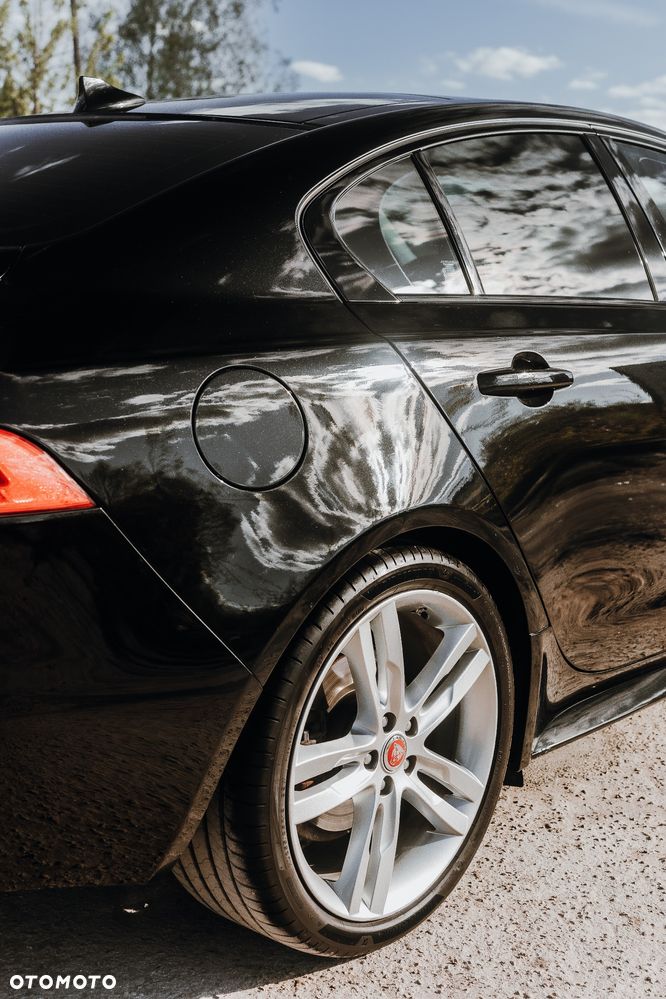 Jaguar XE 20d R-Sport - 12