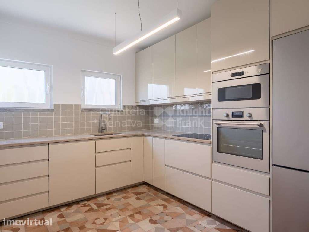Apartamento T2 com estacionamento para arrendamento no Monte Estoril - Grande imagem: 3/25