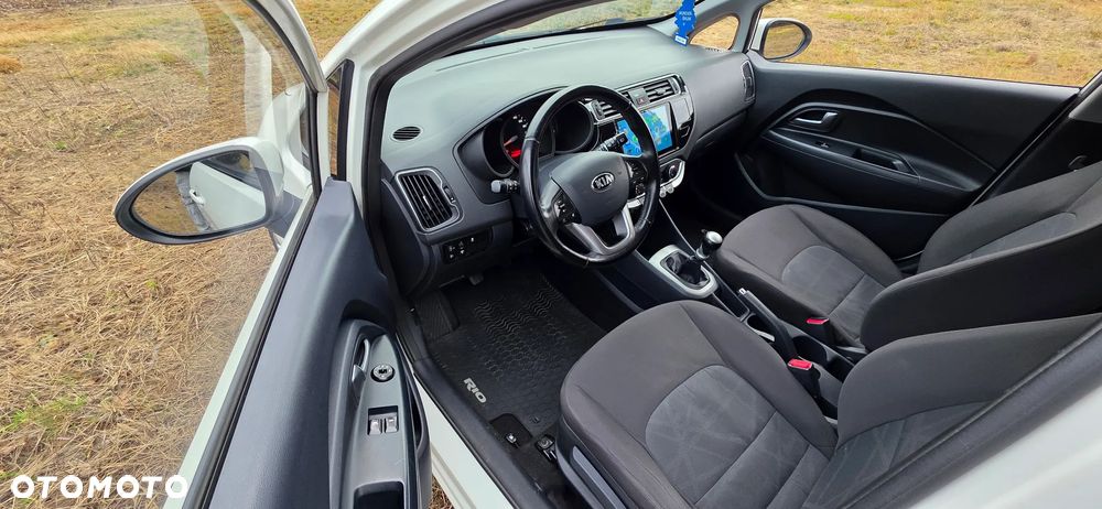 Kia Rio 1.2 L - 10