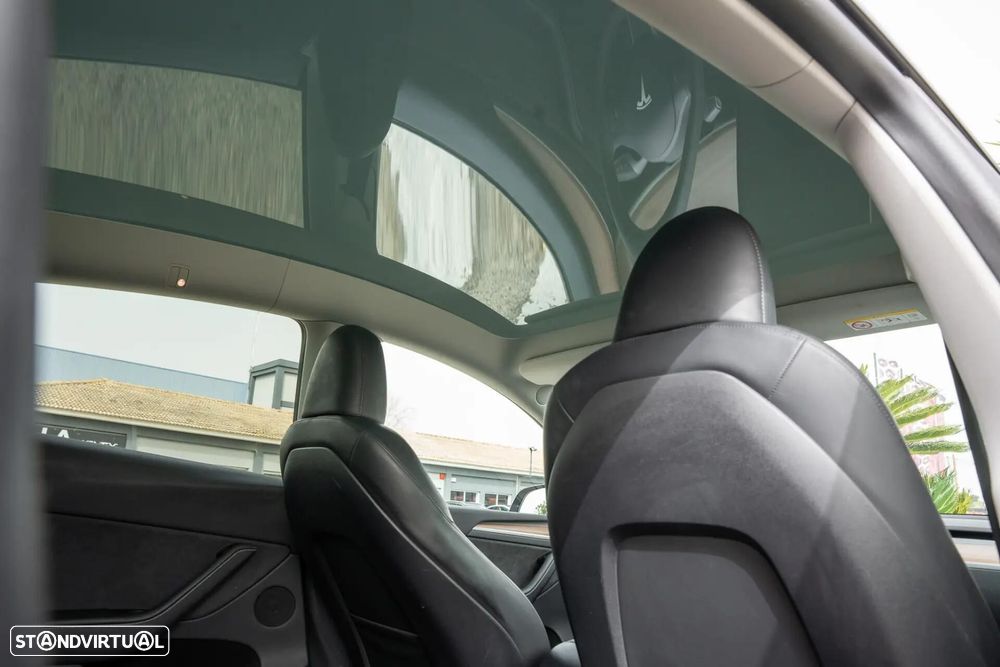 Tesla Model Y Long Range Dual Motor AWD - 18