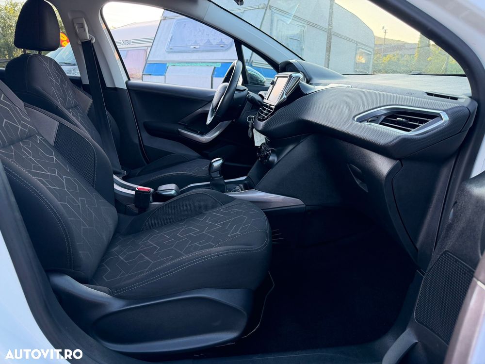 Peugeot 2008 1.2 PureTech Turbo Allure - 11