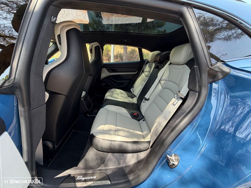 Porsche Taycan Cross Turismo Turbo - 23