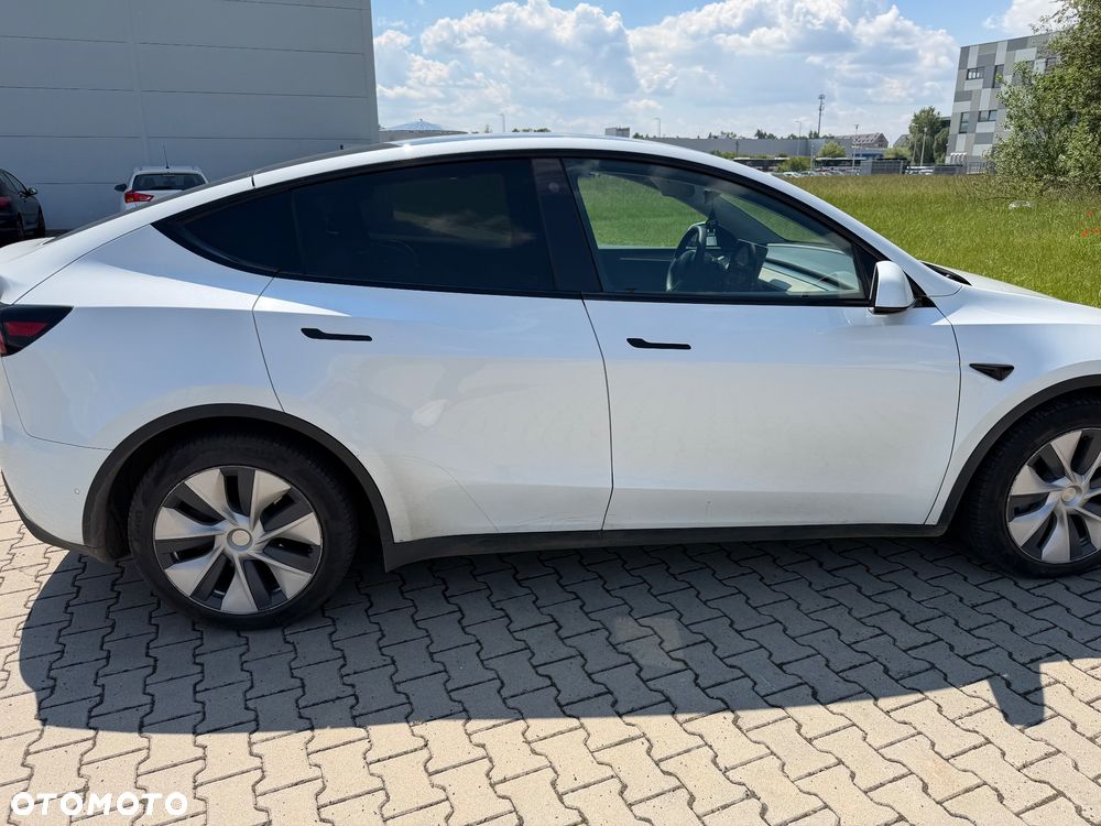 Tesla Model Y Long Range Dual Motor AWD - 2