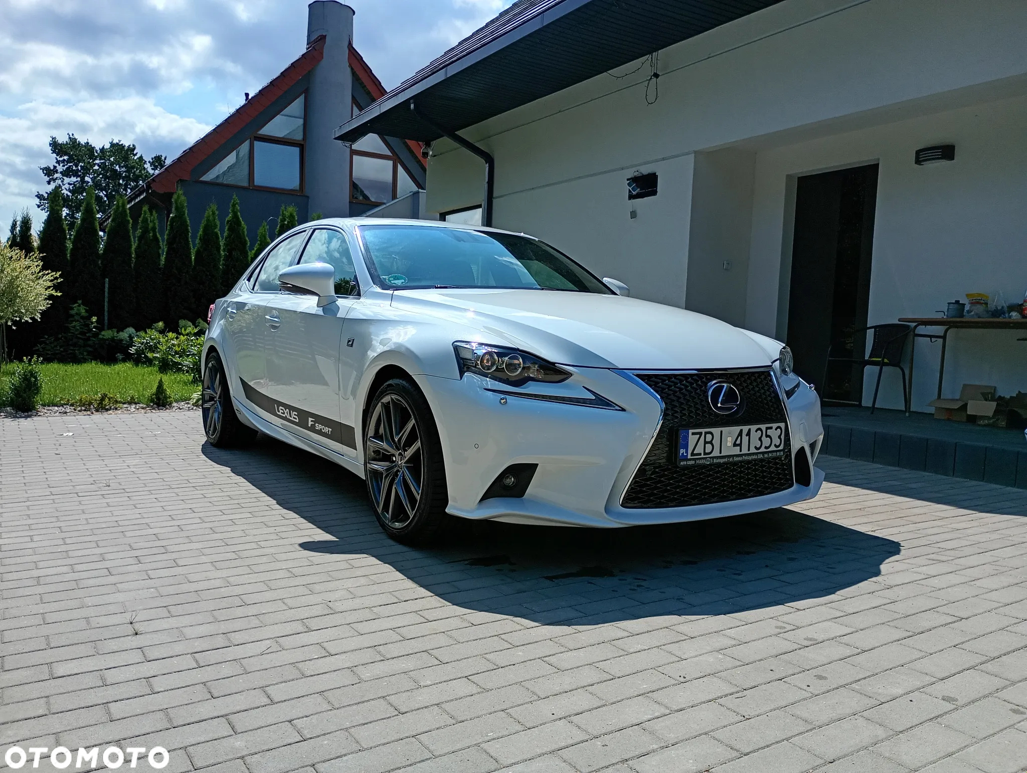 Lexus IS 300h F Sport - 8