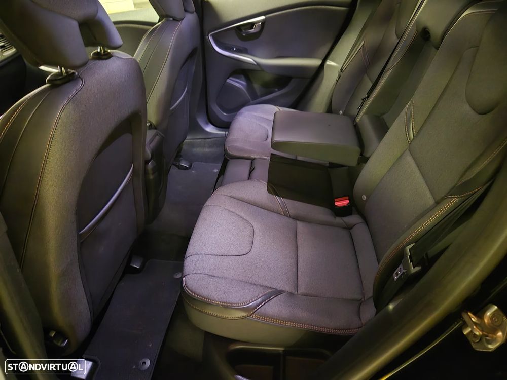 Volvo V40 Cross Country 2.0 D2 Summum - 31