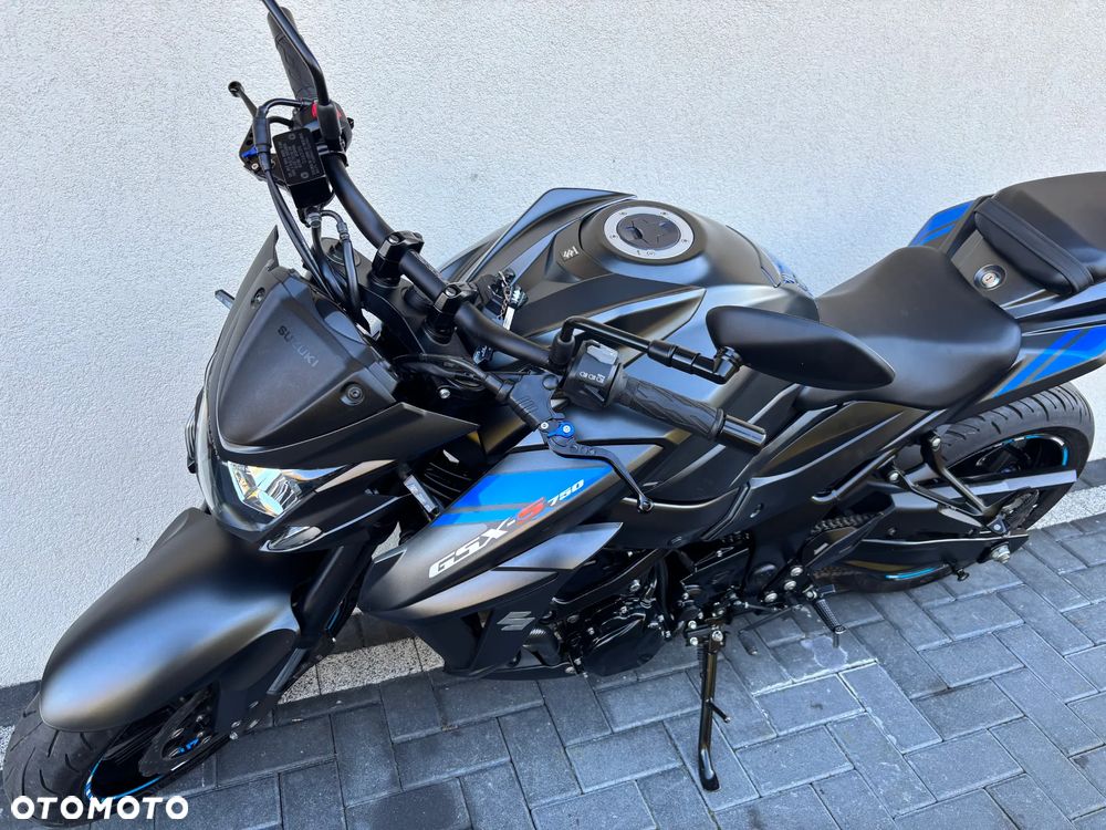 Suzuki GSX - 7