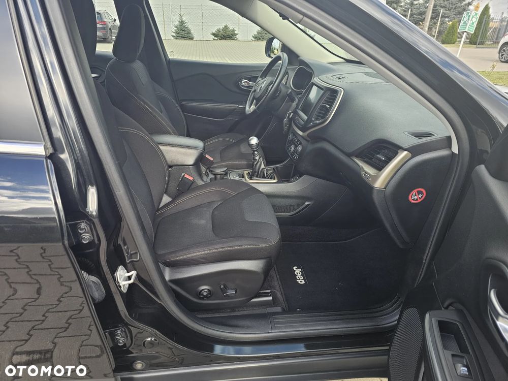 Jeep Cherokee - 19