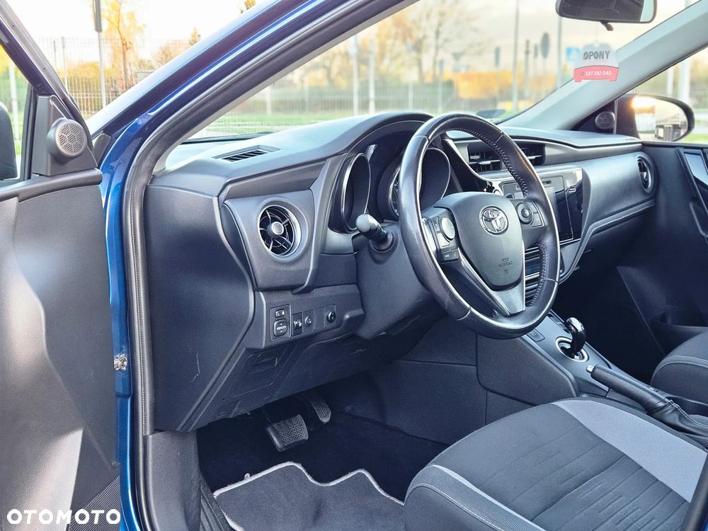 Toyota Auris Hybrid 135 Premium - 26