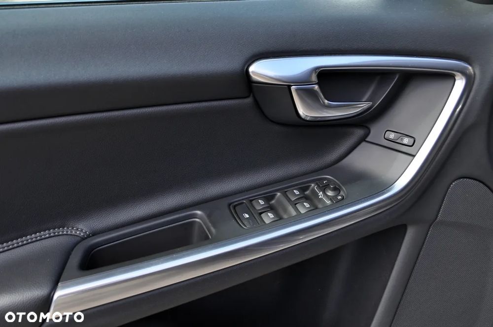 Volvo S60 D4 Drive-E Dynamic Edition (Kinetic) - 18