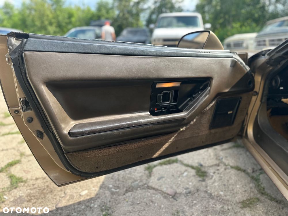 Chevrolet Corvette - 7