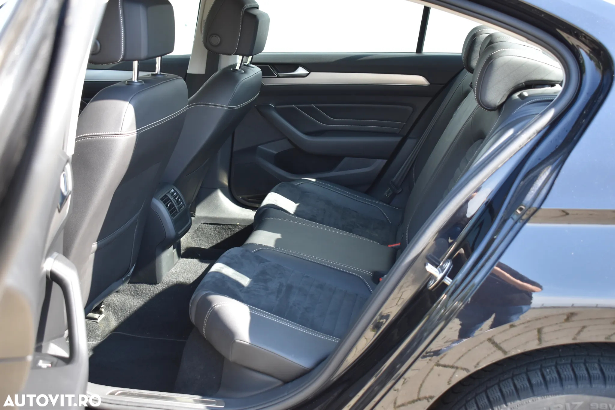Volkswagen Passat 2.0 TDI DSG Highline - 9