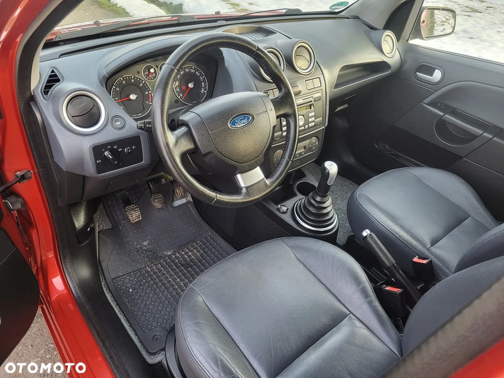 Ford Fiesta 1.6 Ghia - 14