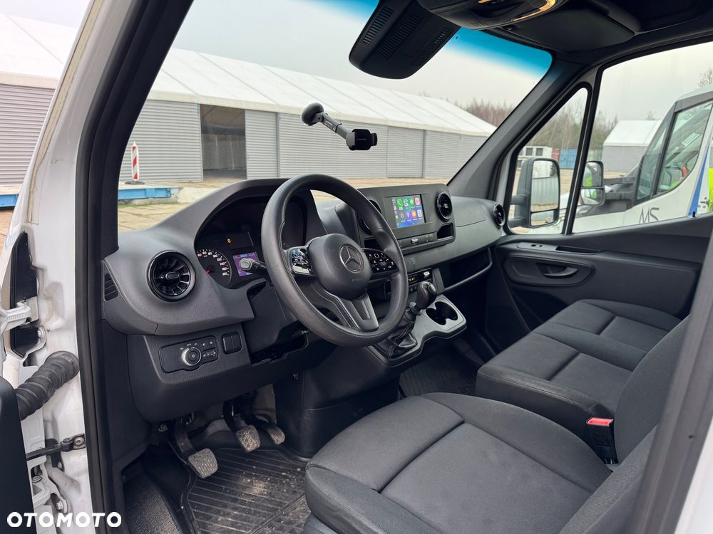 Mercedes-Benz Sprinter - 13