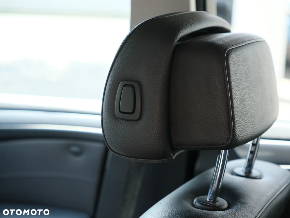 BMW Seria 5 520d - 27