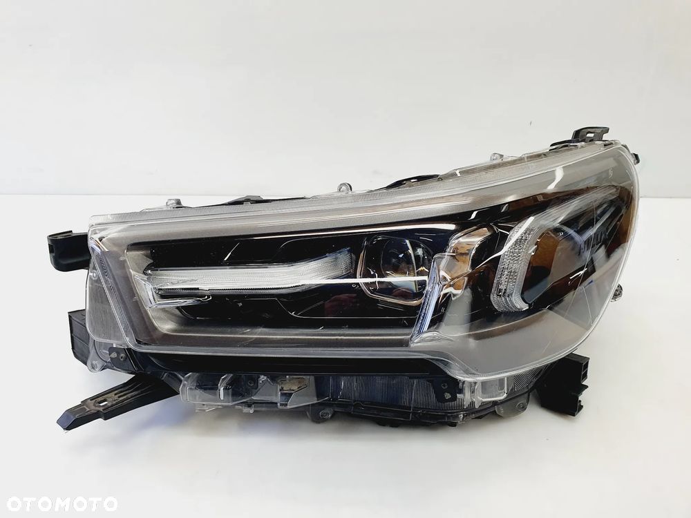 LAMPA LEWA PRZÓD LED TOYOTA HILUX VIII LIFT 20r+ ORYGINAŁ EU!!! - 2