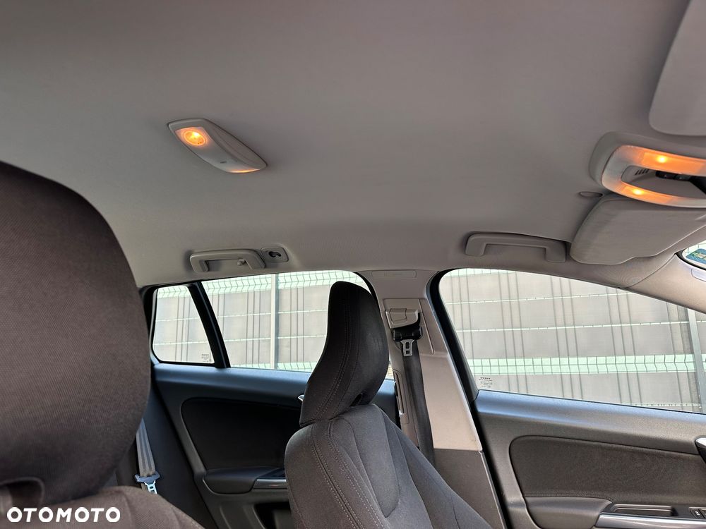 Volvo V60 DRIVe Kinetic - 16