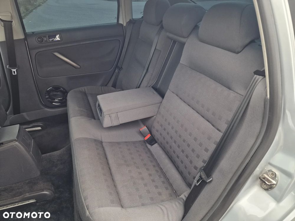 Volkswagen Passat 1.6 Exclusive - 37