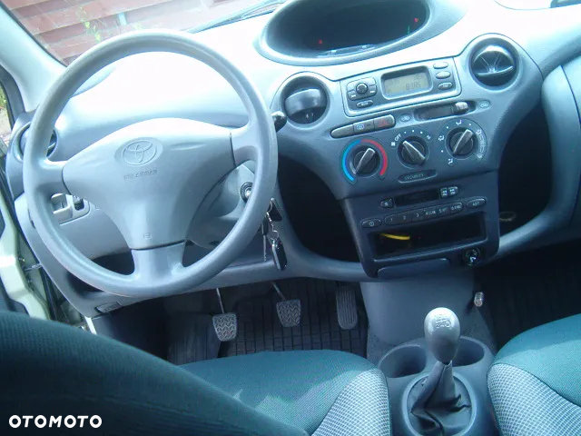 Toyota Yaris - 27