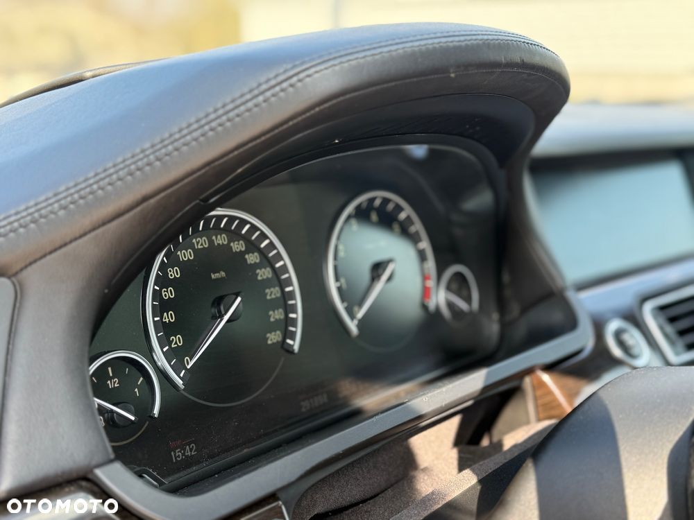 BMW Seria 7 750Li xDrive - 25