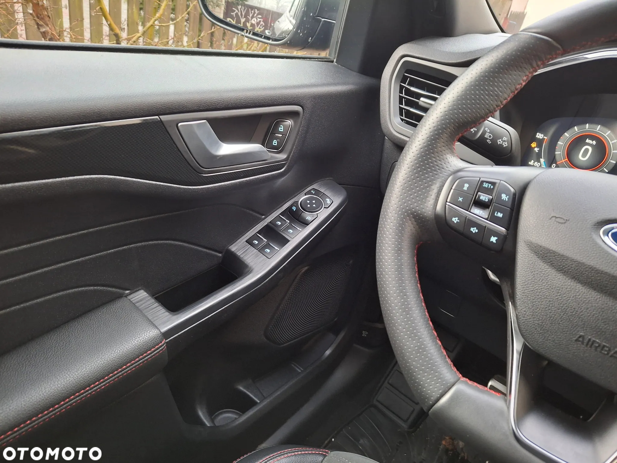 Ford Kuga 1.5 EcoBoost ST-LINE X - 20