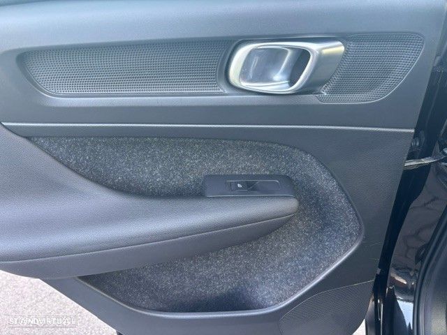 Volvo XC 40 2.0 D3 - 19
