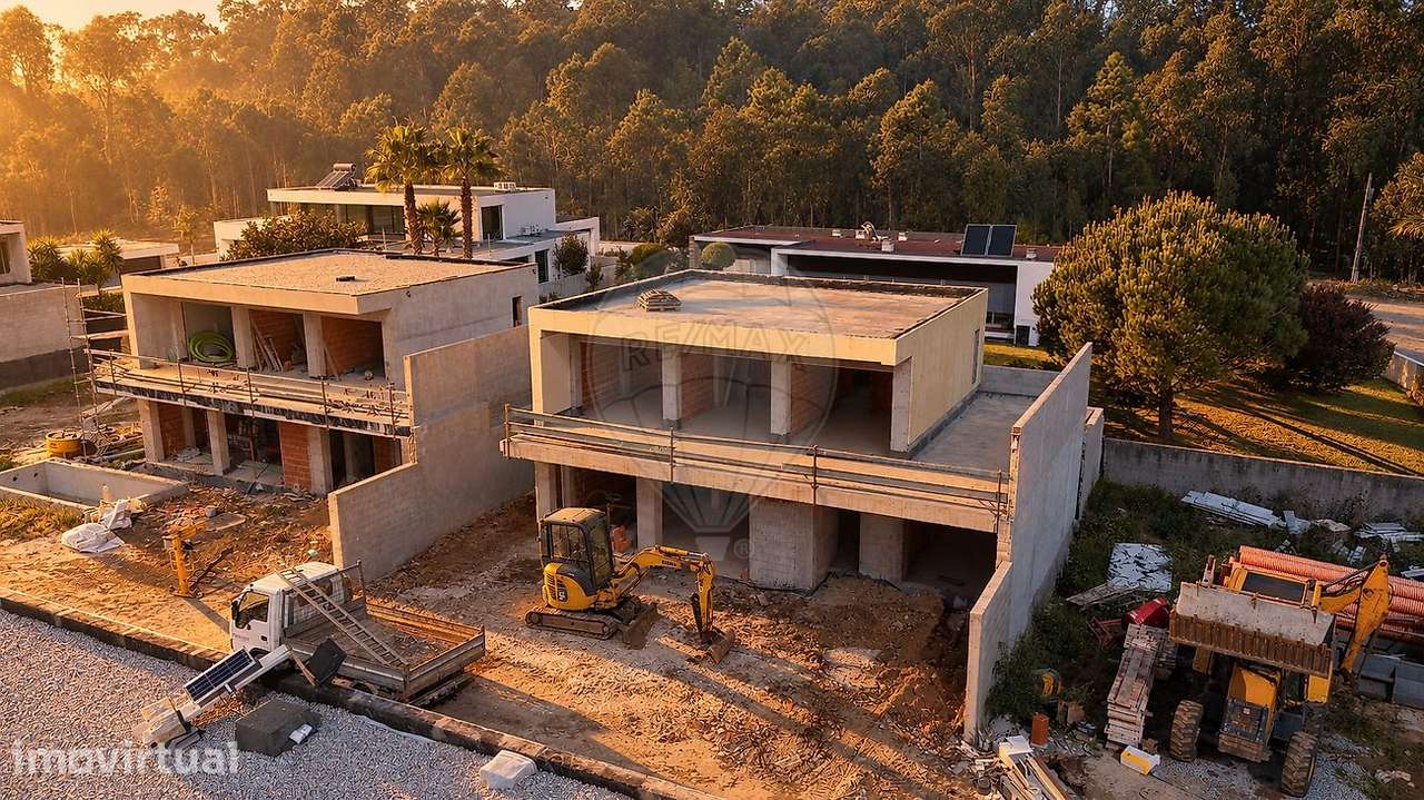 Moradia T4 para venda