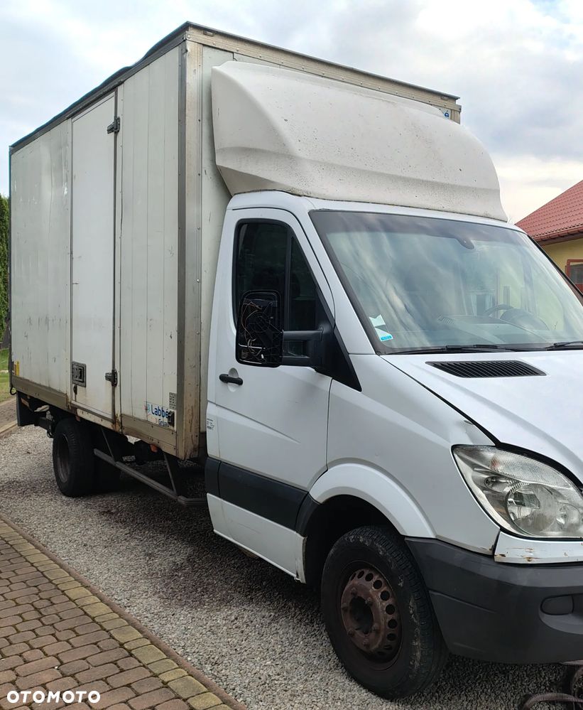Kontener z windą Dhollandia 750kg 2012 sprinter W906 - 2