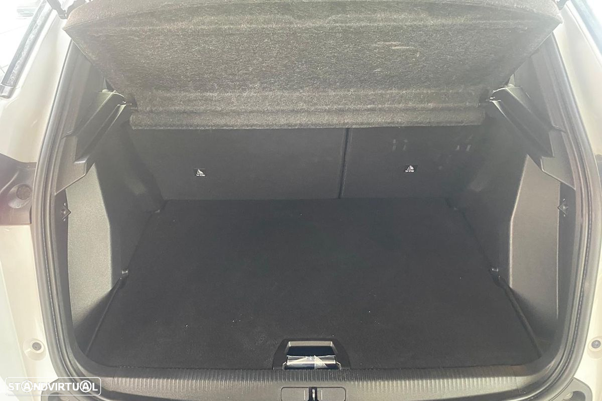 Peugeot 2008 1.2 PureTech Allure EAT8 - 14