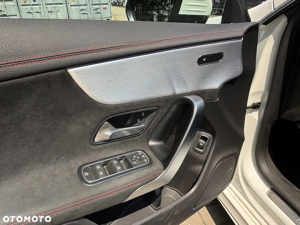 Mercedes-Benz CLA 200 AMG Line 7G-DCT - 22