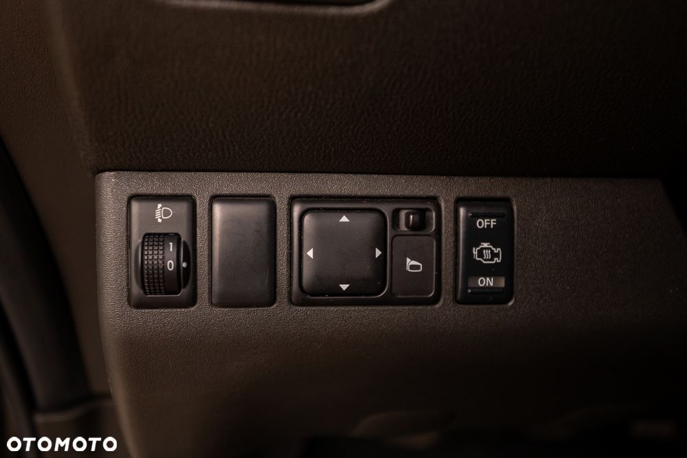 Nissan Pathfinder 2.5 DCi Elegance - 25