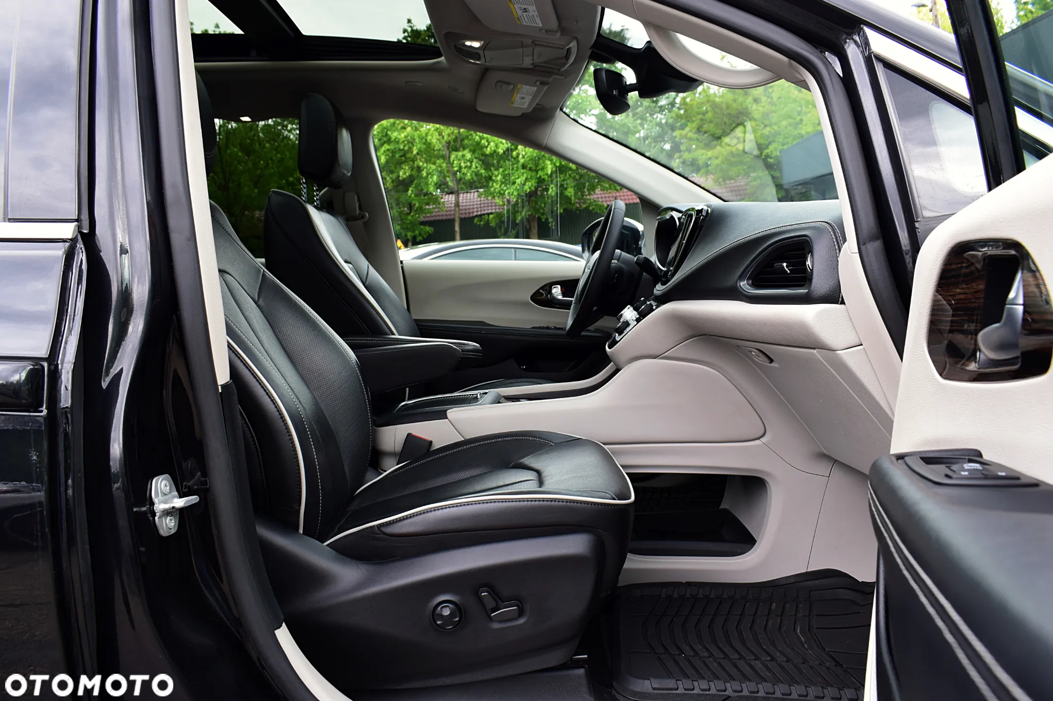 Chrysler Pacifica - 10
