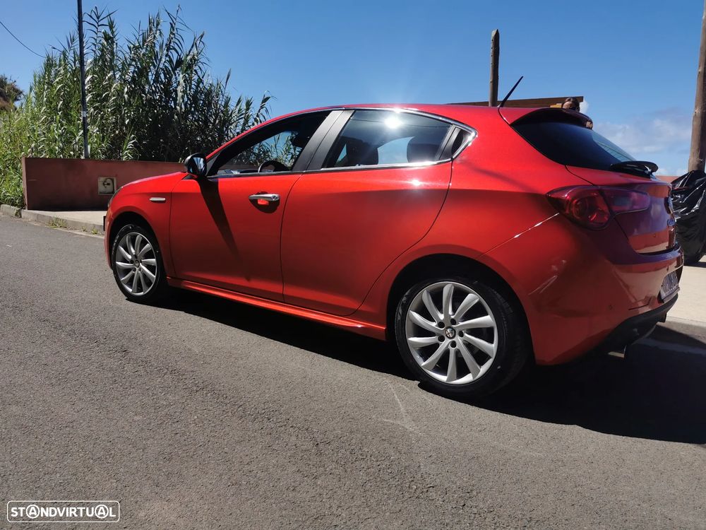 Alfa Romeo Giulietta 2.0 JTDM Distinctive - 1