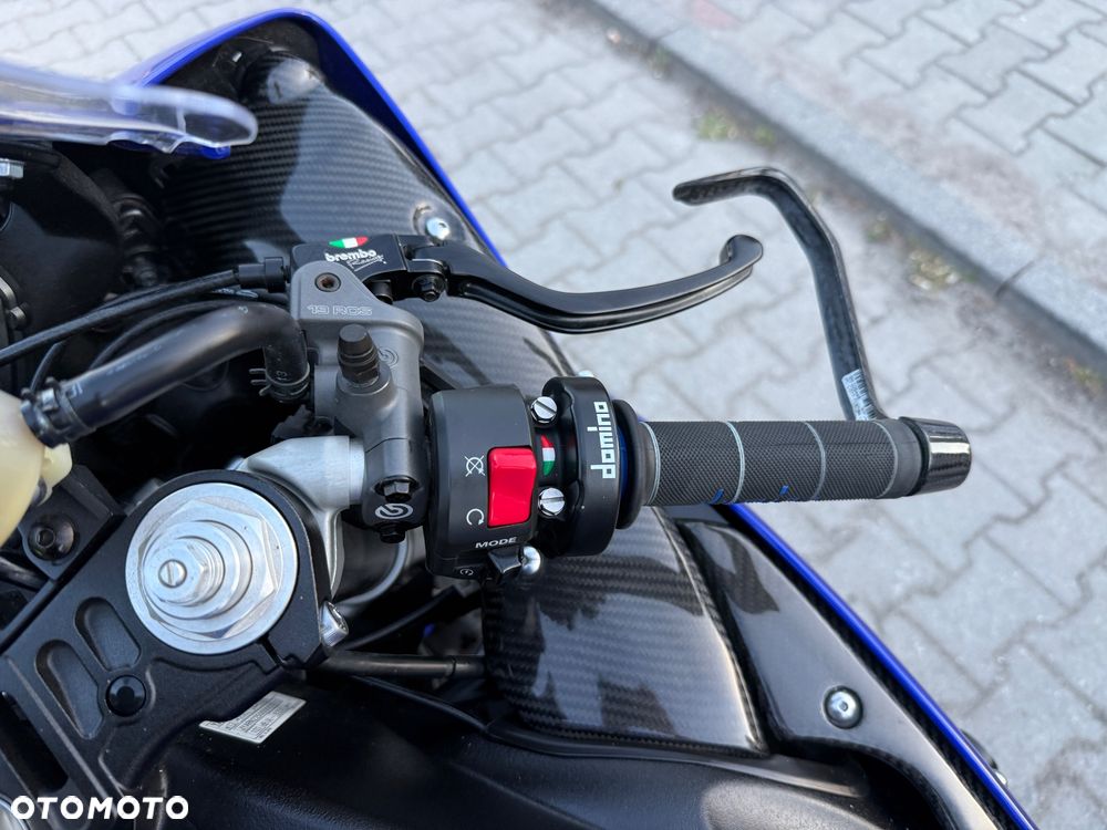 Yamaha R1 - 34