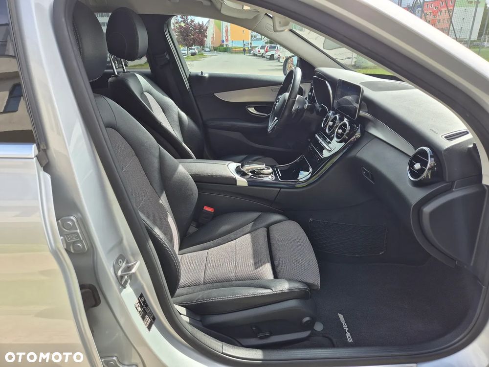 Mercedes-Benz Klasa C 220 d 4Matic 9G-TRONIC AMG Line - 17