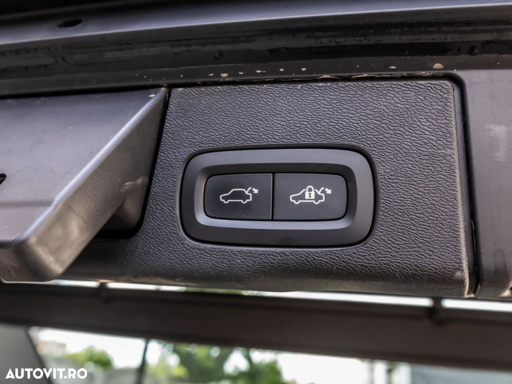 Volvo XC 60 B4 MHEV AT8 AWD Inscription - 34