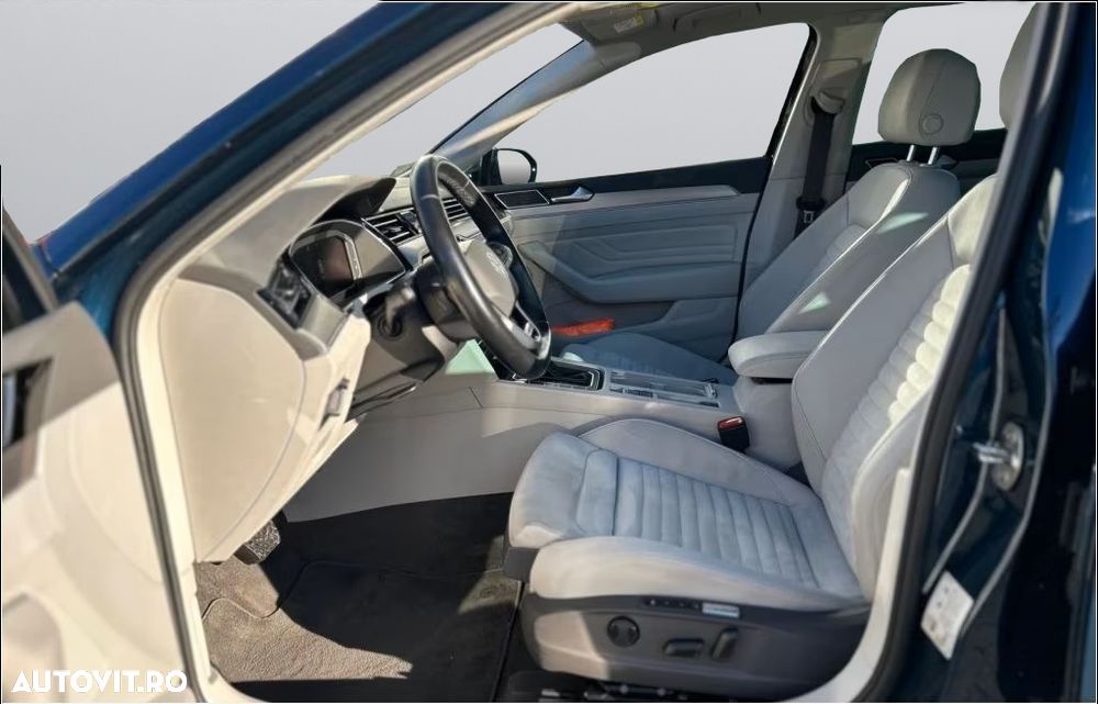Volkswagen Passat Variant 2.0 TDI SCR DSG 4Motion Elegance - 10