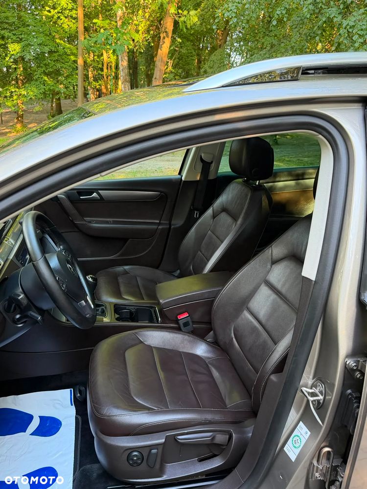 Volkswagen Passat 2.0 TDI DPF BlueMotion Technology Highline - 19