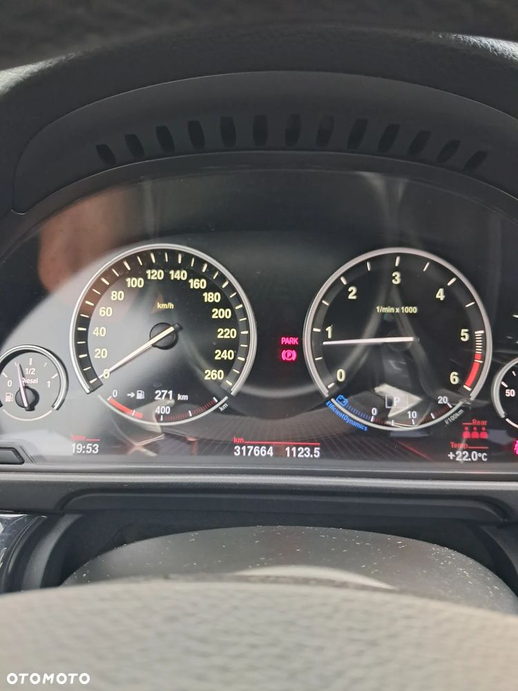 BMW Seria 5 520d xDrive - 16
