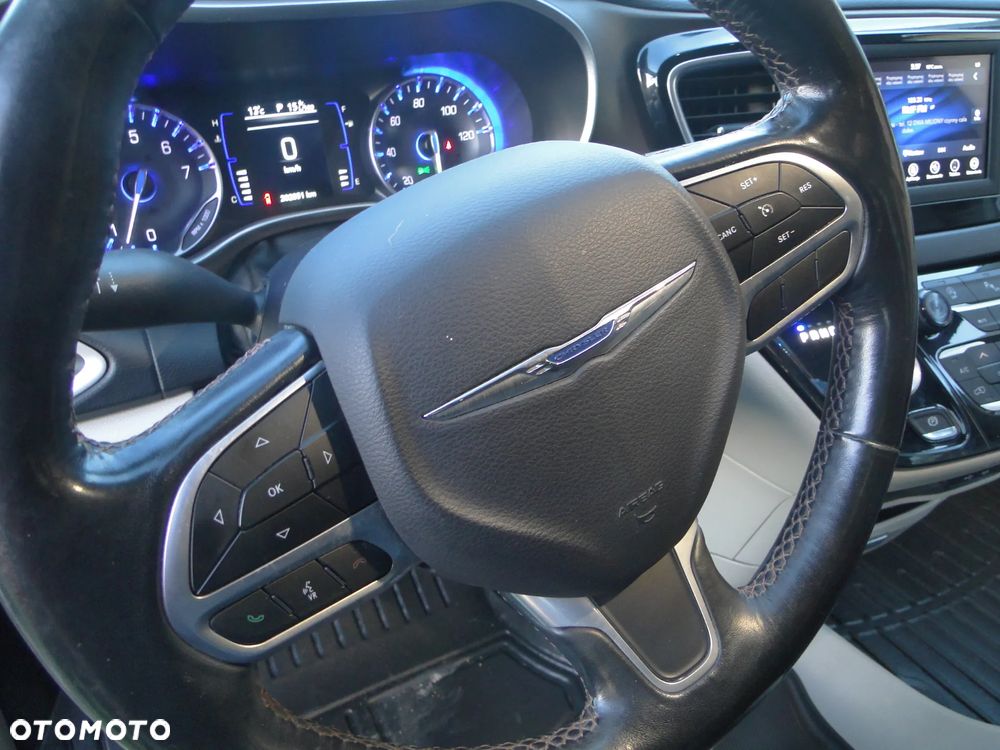 Chrysler Pacifica - 28