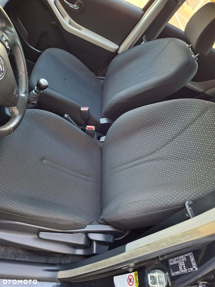 Toyota Yaris - 24