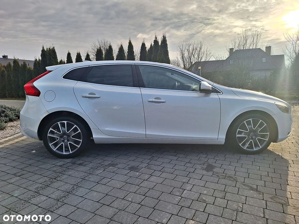 Volvo V40 D2 Momentum - 4