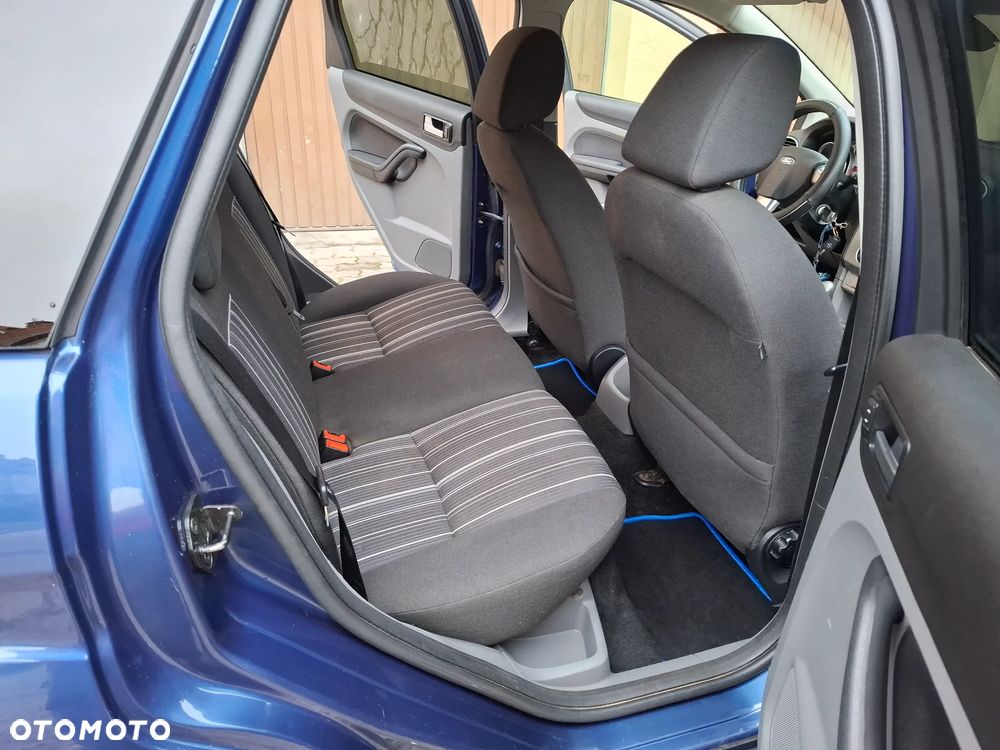 Ford Focus 1.6 16V Fun X - 9